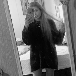 Meet your Posher, Ella